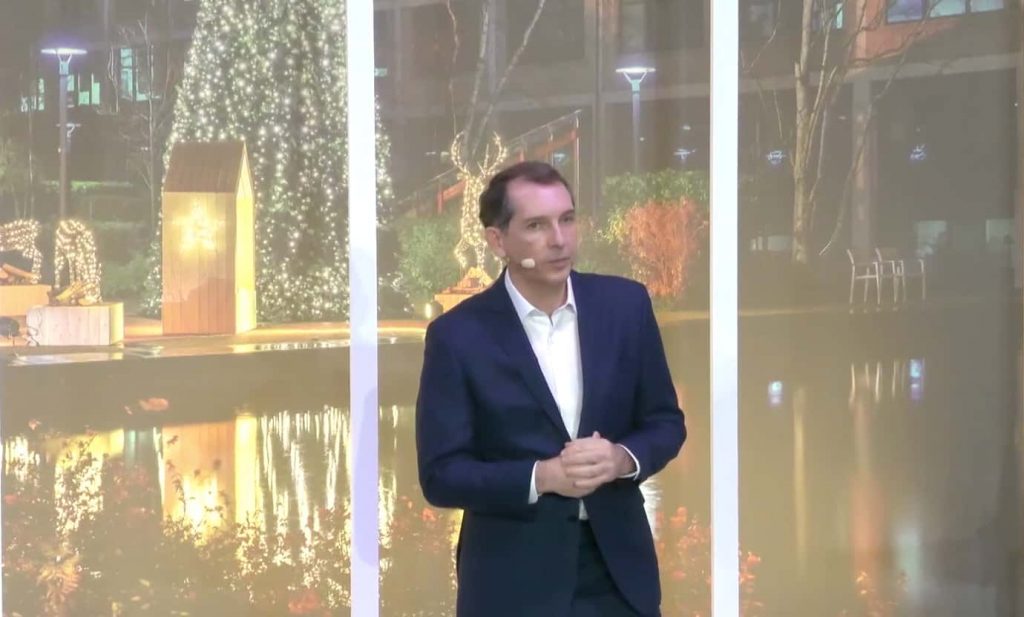 Considering all the health restrictions in place, Jacques Ripoll, Managing Director of Crédit Agricole Leasing & Factoring, held his first virtual and bilingual meeting with all French and international employees, connected remotely